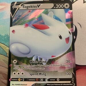 Togekiss V 140/185 Pokémon Card